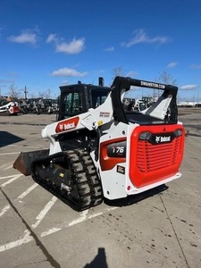 รถตักล้อยางขนาดเล็กมือสอง ยี่ห้อ BOBCAT พร้อมบุ้งกี๋ด้านหน้า เครื่องยนต์ดีเซล เหมาะสำหรับงานก่อสร้าง ฟาร์ม และขนย้ายวัสดุ - Product Image 5