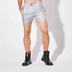 Nuevos pantalones cortos de gimnasio de secado rápido con bolsillos con cremallera tiras reflectantes pantalones cortos de entrenamiento deportivo para hombres pantalones cortos para correr - Product Image 2