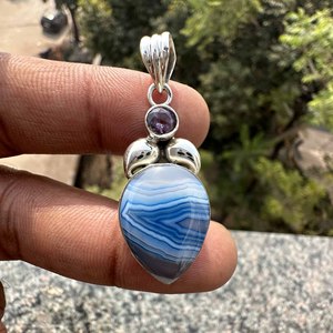 Pendentif en argent sterling 925 massif, style bohème, en forme de poire, avec pierre précieuse en agate améthyste pliée à la main, serti en bélière, vente en gros, cadeau, fête - Product Image 3