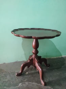 Traditional Polished Wood Coffee <b>Table</b> with Modern Design Scalloped <b>Edge</b> and Carved Legs for <b>Living</b> Room Furniture - Product Image 2