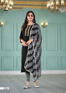 Tissage en rayonne lourde avec impression numérique collection de sets kurti en coton Lycra pour femme - Product Image 3