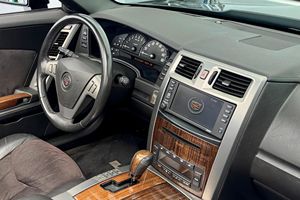 CADILLAC XLR-V 2006 d'occasion, conduite à gauche/droite - Product Image 3