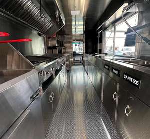 Remorque de vente de nourriture rapide et de restauration mobile, entièrement équipée, en acier inoxydable, pour la vente de collations - Product Image 3