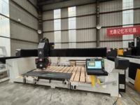Machine de découpe de pierre à pont de type routeur CNC à 5 axes entièrement automatique pour marbre, granit, quartz, plan de travail de cuisine