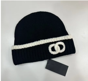 Gorro de Invierno Europeo Americano con Letras Bordadas, Tejido Jacquard de Spandex/Algodón, Grueso, con Protección para las Orejas - Product Image 4