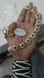 Collier Kundan à perles vertes multicouches avec perles et boucles d'oreilles Bijoux de mariée et de fête pour les grandes occasions - Product Image 3