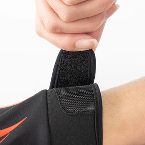 Nouveauté : Gants de football américain tendance, respirants, en polyester doux, antidérapants, sans silicone, stériles, sur mesure, faciles à personnaliser - Product Image 2