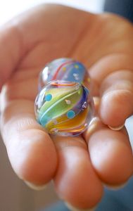 Perles en résine colorées personnalisables de haute qualité faites à la main par CRFTS pour la décoration de la maison, les anniversaires et les cadeaux de mariage - Product Image 5