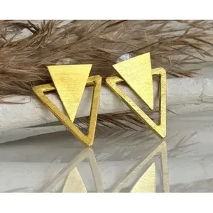 Boucles d'oreilles pendantes géométriques en laiton plaqué or avec zircon, perle et diamant - Style ethnique tendance pour mariage, fiançailles et soirée - Product Image 1