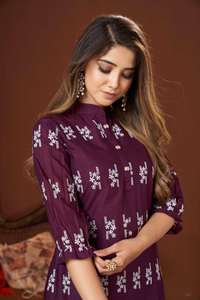 Nueva llegada Trending Best Quality Top Cotton Schiffli Work Kurti Pant con fabricante de Surat India - Product Image 3