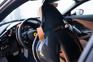 Disponible dès maintenant : Coupé sport de luxe 2025 à 12 cylindres, propulsion arrière, moteur 6,5 L à douze cylindres, automatique, faible kilométrage - Product Image 2