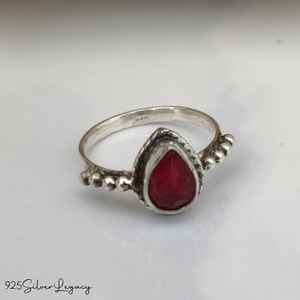 Anillo de declaración minimalista de Plata de Ley 925, Estrella tratada con calor de Coral Natural blanco, certificado por terceros, perfecto para San Valentín - Product Image 3