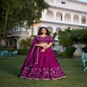 Fabricant et fournisseur de vêtements de mariage en soie Vichitra avec des paillettes et des broderies au fil, Lehenga Choli, mode féminine - Product Image 1
