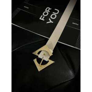 Ceinture pour femme de créateur avec boucle dorée en cuir de vache - Product Image 3