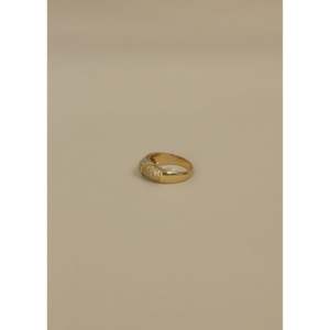 Vintage 18k Diamond <b>Ring</b> Elegant and Luxurious Jewelry Piece - Product Image 2