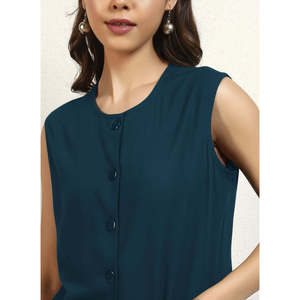Deebaco Ensemble coordonné 2 pièces décontracté pour femme, comprenant un haut sans manches en rayonne crêpe vert sarcelle à col rond et un pantalon salwar longueur cheville, coupe ample - Product Image 2