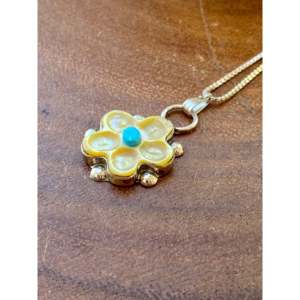 Pendentif Tamara Pinto en turquoise, multi-pierres et fleur en argent sterling avec sertissage clos - Product Image 4