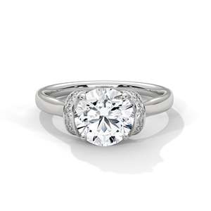 Bague de fiançailles solitaire en or massif avec diamant de laboratoire rond 2 carats et diamants latéraux, clarté VVS – Bague unique en diamant de laboratoire - Product Image 1