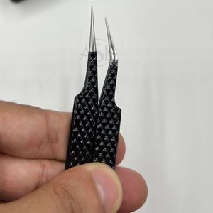 Pinzas de pestañas de acero inoxidable sostenibles japonesas profesionales personalizadas, herramienta de extensión de pestañas probada a mano con agarre fuerte negro - Product Image 3