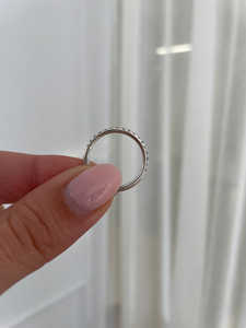 Conjunto de medio pavé de moda, hermoso anillo de bodas de diamante de moissanita de corte brillante redondo en oro amarillo, anillo al por mayor, regalo para ella - Product Image 4