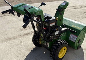 Soplador de Nieve de Alta Eficiencia John Deere 1330SE, Soplador de Nieve de Calidad con Motor y Componentes de Transmisión en Oferta - Product Image 6