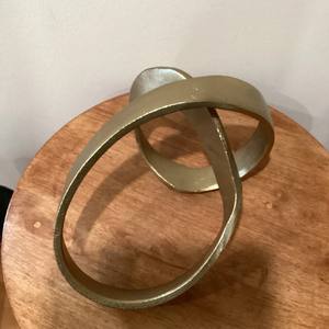 Sculpture de table abstraite en nœud antique en aluminium argenté, pièce d'art moderne polie pour la maison ou le bureau - Product Image 5