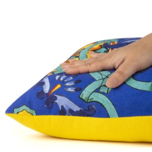 Rectangular <b>Decorative</b> <b>Throw</b> <b>Pillow</b> with Zipper Closure Italian Majolica Design 100% Cotton Digital Printing Trinacria Excelsa - Product Image 5