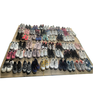 Zapatos <span class=keywords><strong>deportivos</strong></span> <span class=keywords><strong>de</strong></span> <span class=keywords><strong>segunda</strong></span> <span class=keywords><strong>mano</strong></span> originales usados <span class=keywords><strong>de</strong></span> marca china para hombre y mujer en fardos - Product Image 2