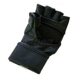 Guantes de entrenamiento MMA con cierre ajustable de gancho y lazo Guantes MMA sin dedos para mayor comodidad y flexibilidad durante los entrenamientos - Product Image 3