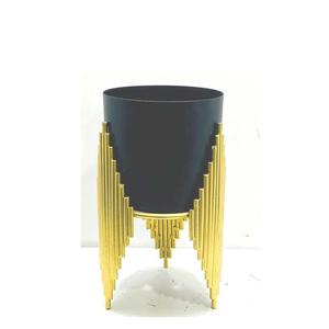 Jardinières de fleurs en métal lourd de conception antique pour les centres commerciaux et les hôtels à la maison avec des couleurs et des tailles personnalisées - Product Image 3