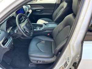 USADO 2024 para Grand Highlander Hybrid XLE FWD Automático R20 Volante a la Izquierda Cuero Oscuro 7 Asientos Cámara Trasera Pantalla Táctil - Product Image 6