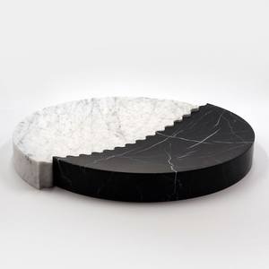 Plateau à volants en résine blanche intemporelle pour les utilisations décoratives et fonctionnelles Plateau élégant pour la décoration de bureau à domicile et de cuisine - Product Image 3