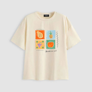 T-shirt personnalisé avec impression de fleurs en coton doux, conception créative de timbres, choisissez le texte et la couleur de votre logo - Product Image 5