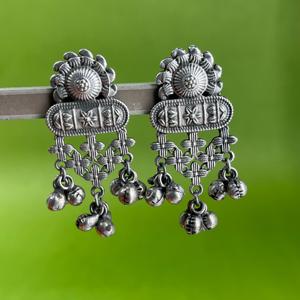 Boucles d'oreilles en laiton argenté oxydé, fabrication artisanale, style Banjara, pendantes, bijoux en laiton antique pour femme - Product Image 1