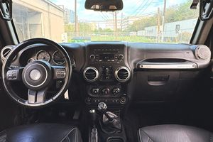 รถจี๊ปแรงเลอร์ อันลิมิเต็ด รูบิคอน 4x4 ปี 2017 มือสอง พวงมาลัยซ้าย/ขวา - Product Image 3