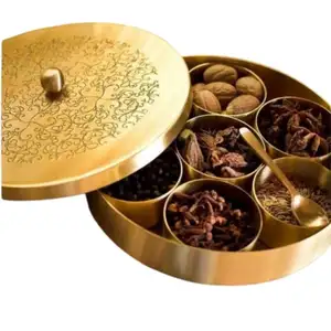 Boîte indienne Masala-Vaisselle en laiton Boîte de rangement d'épices de cuisine Masala Dabba Boîte à épices indienne en laiton avec une cuillère