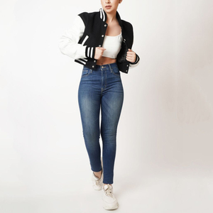 Chaqueta acolchada personalizada Varsity Letterman para mujer, Chaqueta corta al por mayor para mujer Varsity con relleno de algodón - Product Image 1