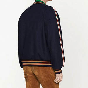 เสื้อแจ็คเก็ตเลตเตอร์แมนผู้ชายสำหรับฤดูหนาว ราคาดีที่สุด - คอตั้งลำลอง โลโก้ด้านหน้า ระบายอากาศ กันลม สีและขนาดปรับแต่งได้ ขายส่ง - Product Image 4