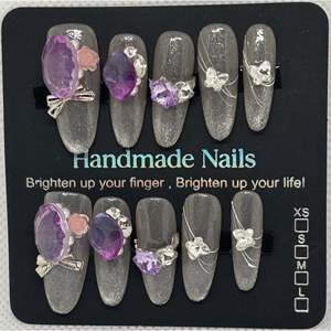 Nouvelle Statue Miniature en Résine Entrelacée - Product Image 1