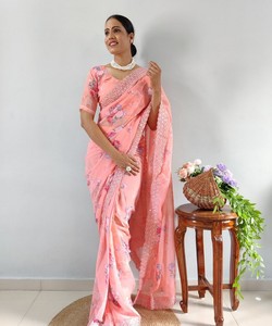 Ropa informal regular Impreso Sari más hermoso con blusa sin costuras para mujer india por Alphanumero Corporation Garment - Product Image 2