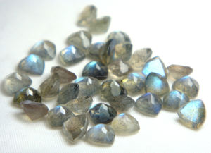 ลาบราโดไรต์ธรรมชาติทรงทริลเลียนเจียระไนแบบกึ่งมีค่า ขนาดมาตรฐาน สำหรับทำเครื่องประดับ DIY พลอยลาบราโดไรต์แบบเม็ด - Product Image 4