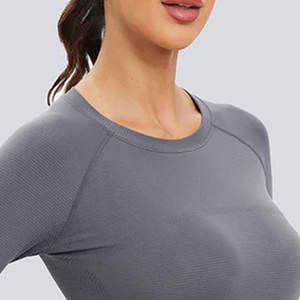 Camisa de compresión de mujer personalizada Rash Guard a precio de fábrica de lujo OEM para mujer Camisa de compresión de tendencia de Venta caliente - Product Image 5