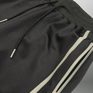 Ensemble coupe-vent pour hommes Survêtement en nylon pour hommes avec fermeture éclair en polyester à rayures réfléchissantes Survêtement coupe-vent deux pièces personnalisé OEM - Product Image 5