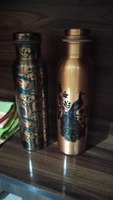 Bouteille en cuivre pur avec un design multicolore élégant Bouteille d'eau traditionnelle pour la santé pour l'hydratation quotidienne et l'utilisation de cadeaux