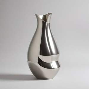 Vase en métal doré d'aspect royal de luxe pour offrir un anniversaire de pendaison de crémaillère occasions festives décor de salon chambre à coucher hôtel hall - Product Image 3