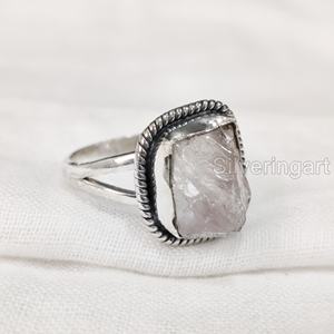 Joyería de piedra en bruto Anillo de mujer Piedra preciosa de cuarzo rosa cruda natural Piedra DE NACIMIENTO DE ABRIL Anillo bohemio Anillo de plata esterlina 925 de boda - Product Image 1