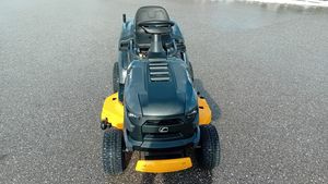 Tractor Cortacésped Industrial Cub Cadet LT3 R102 de 28V con Caja Recolectora para Corte de Césped, Venta al Por Mayor Original - Product Image 5