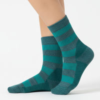 Chaussettes d'hiver chaudes en laine mérinos/nylon, épaisses, à motif, antidérapantes, respirantes, avec logo personnalisé sur le bord, pour femmes, OEM, usage quotidien