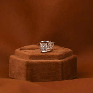 Anillo CVD de diamante cultivado en laboratorio TCW 4,30 de moda para mujer, anillo único de 2 unidades con piedra de corte radiante de 18KT, anillo de propuesta de oro blanco sólido IGI - Product Image 1