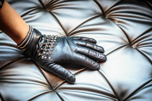 Guantes de Cuero Genuino Vintage de Invierno 2025 con Forro de Lana, Ecológicos, Cálidos y Elegantes con Tachuelas y Cadenas - Product Image 6